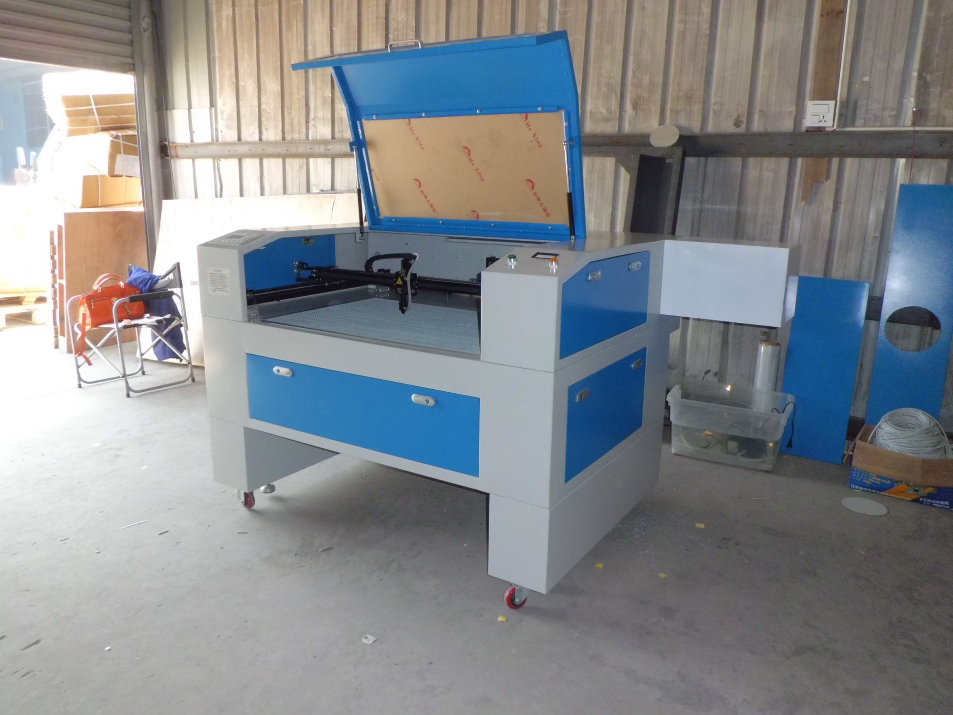 供应瑞安激光切割机盛科激光高速激光裁剪机激光切花烫钻打版机