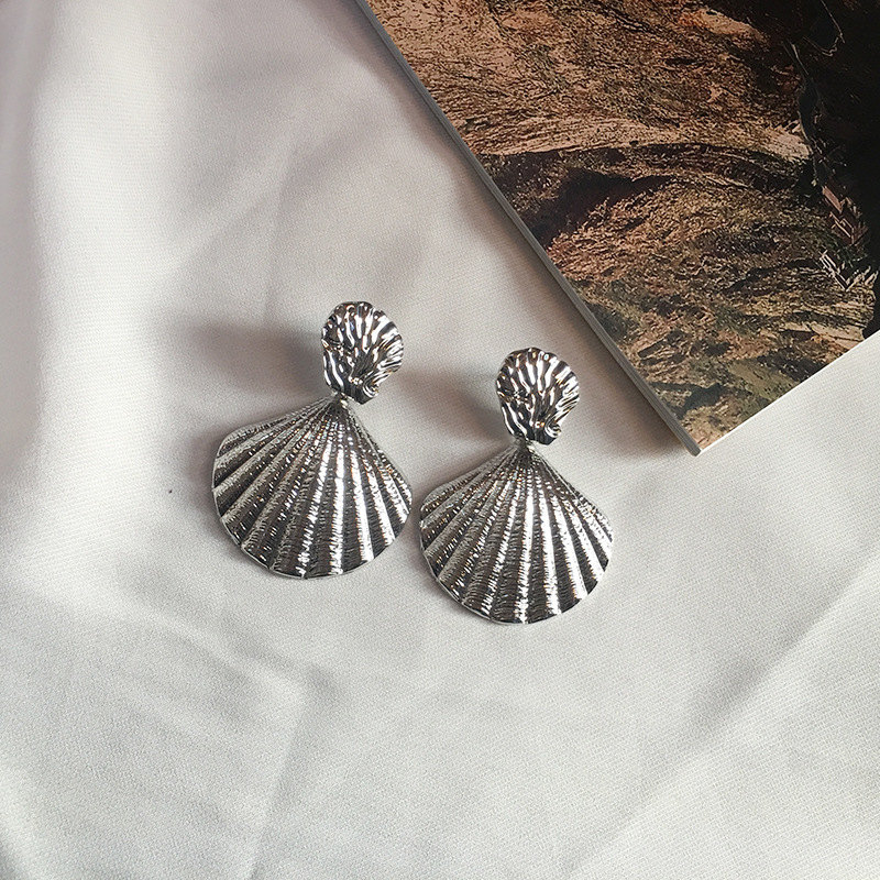 Shell Metal Retro Punk Earrings display picture 10