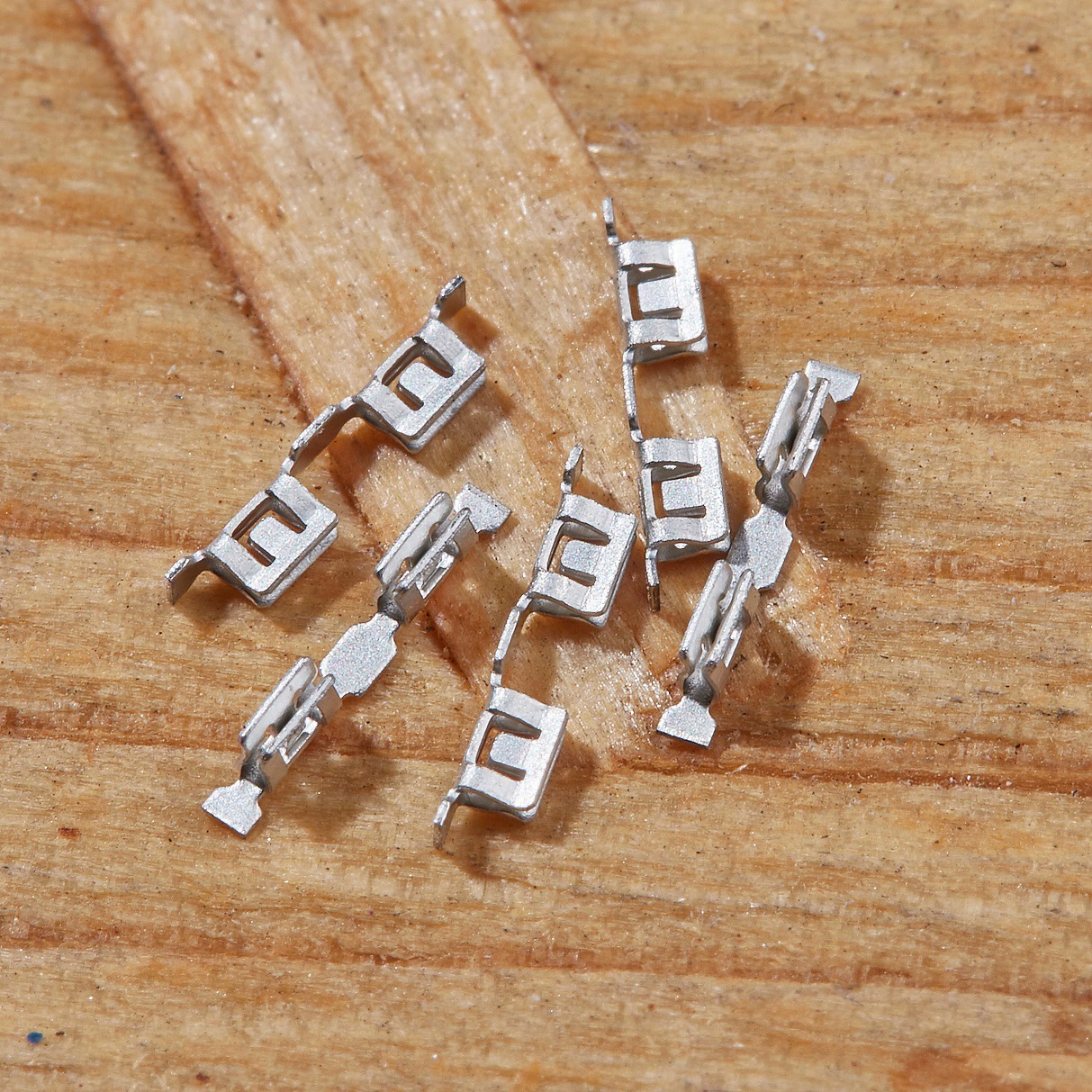 Завод в наличии прямая Защитная крышка фиксированный зажим модуль экранирующий зажим Электромагнитная верхняя крышка Пряжка из нержавеющей стали