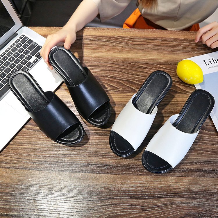 New Women's Korean Slippers Summer 2019 Slope Heel Soft Sole Solid Color Heightening Patent Leather One Character Sandals Women Wholesale