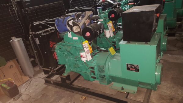 云南昆明康明斯75KW柴油发电机组