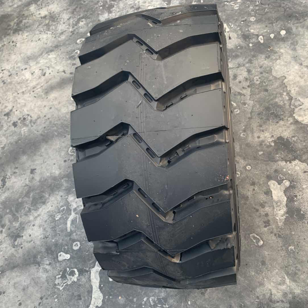 供应 900吨级轮胎式运梁车专用轮胎 355/65R15 355/65R18