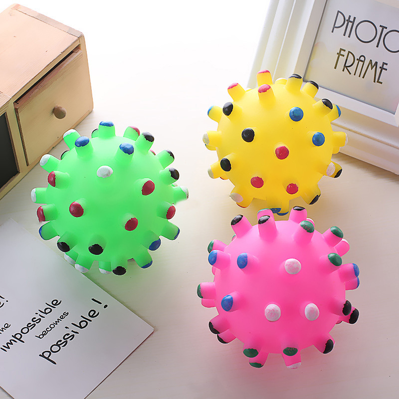 Suministro directo de fábrica de vinilo de sonido colorido Thorn Ball Pet Dog molar aliviando stuffy Bola de juguete resistente a la mordedura en stock al por mayor