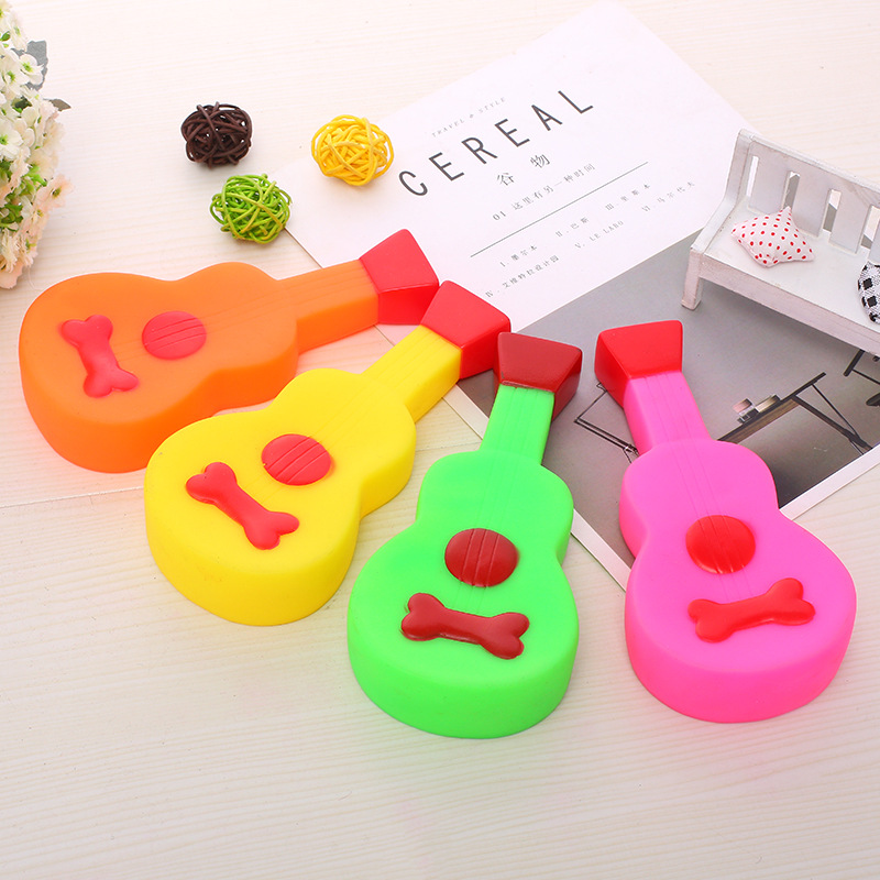 Perro de mascota limpieza dientes guitarra juguete alta calidad PVC vinilo sonido molienda palo creativo suministros para mascotas al por mayor
