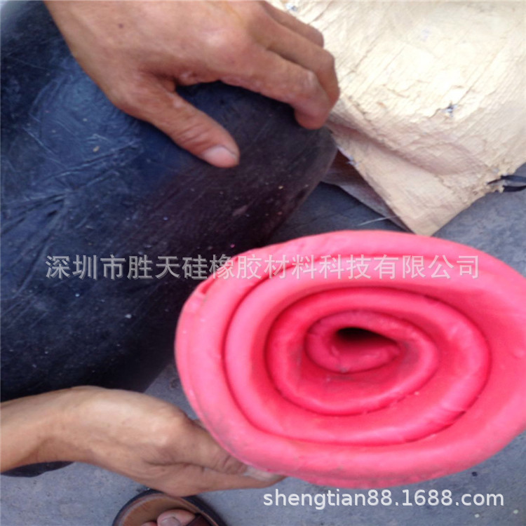 硅胶废料怎么处理？硅胶回收，废硅胶废品。高价收硅胶的。