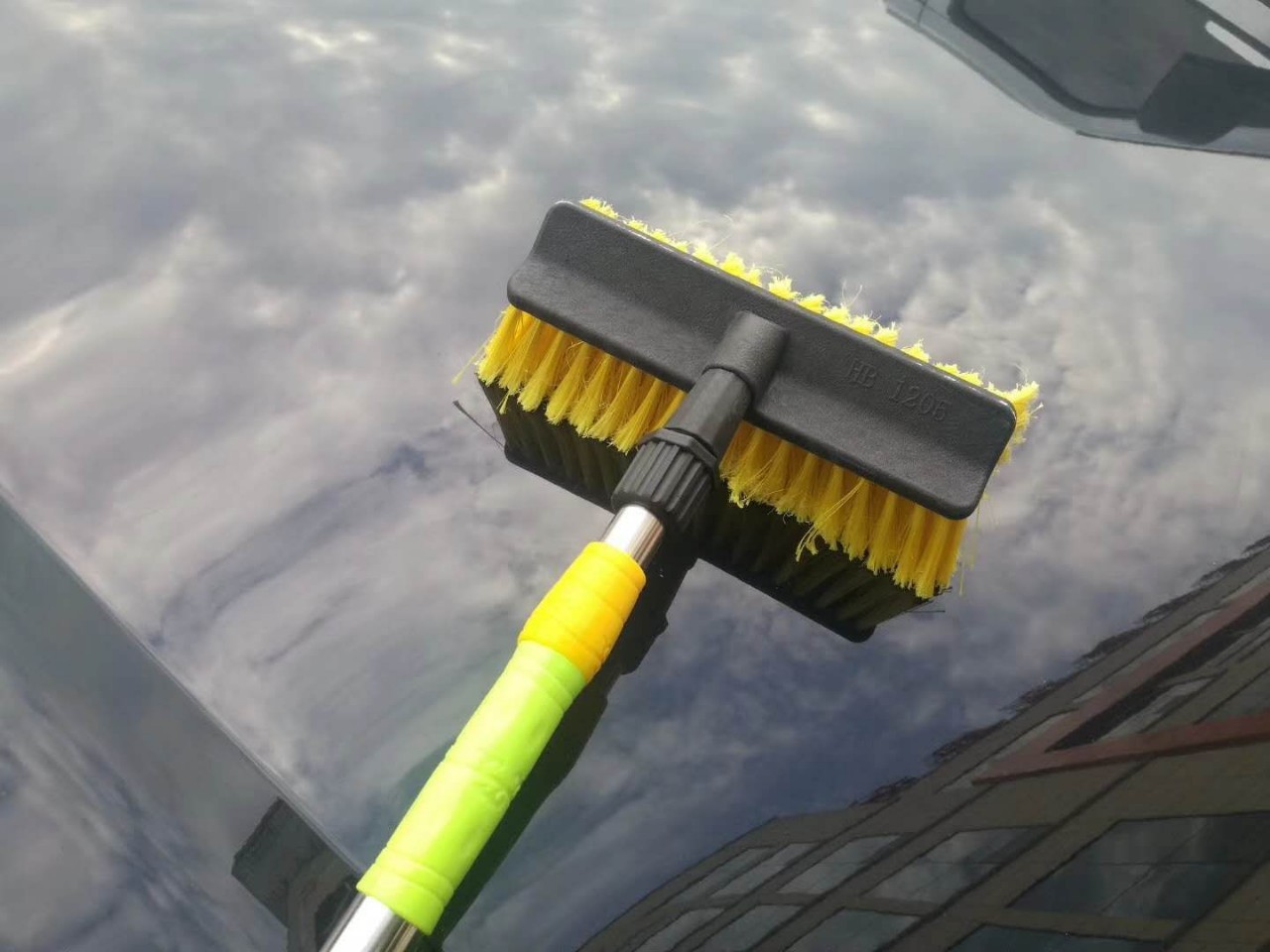 供应大洗车刷不锈钢杆2.2米软毛车身汽车伸缩杆便携焕宝清洁