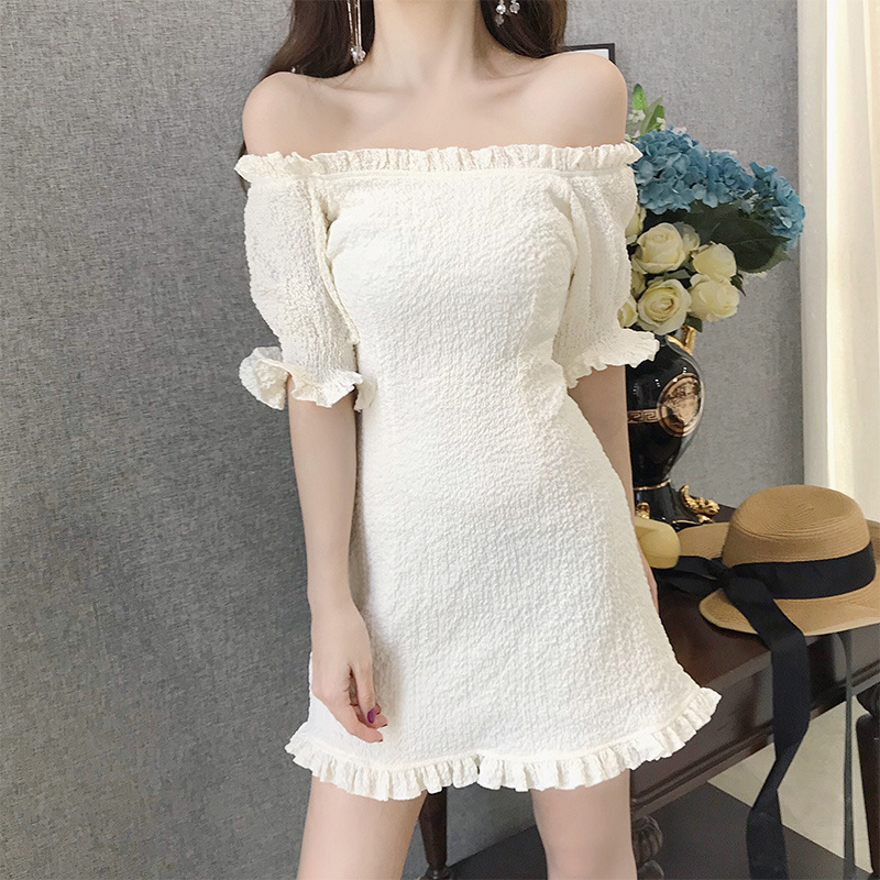 2018夏装新款度假法式风情皱褶面料荷叶边一字领显瘦连衣裙
