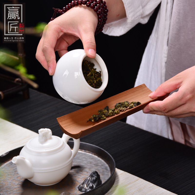 Winjiang blanco porcelana sellada tarro de té Corcho de cerámica sellado tarro pequeño tamaño Pu'er almacén de té ovejas grasa Jade porcelana tarro de té