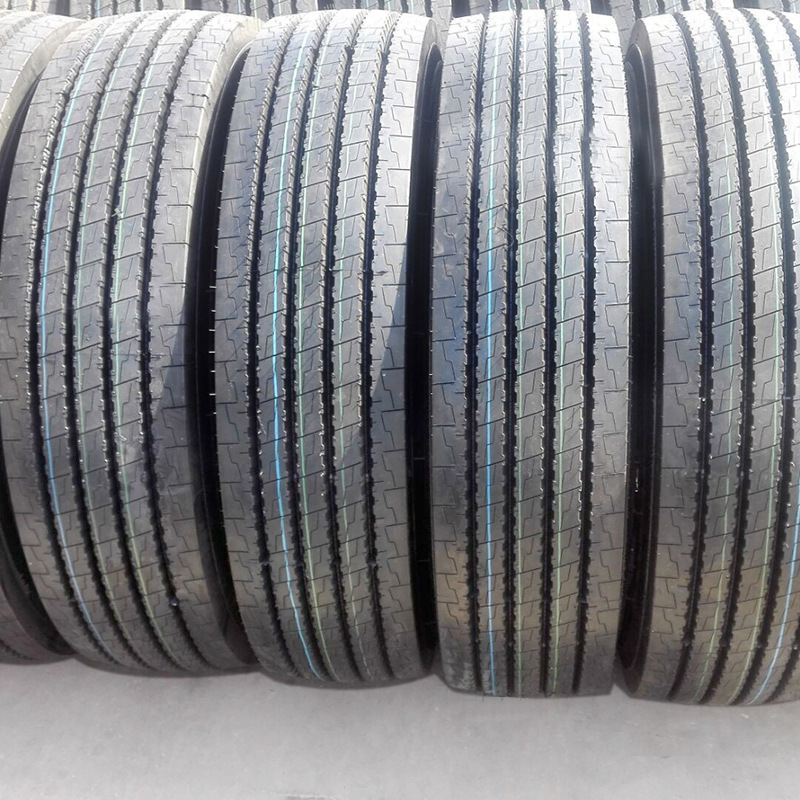 现货销售10R22.5真空子午线顺向花纹轮胎 卡车钢丝胎全新耐磨