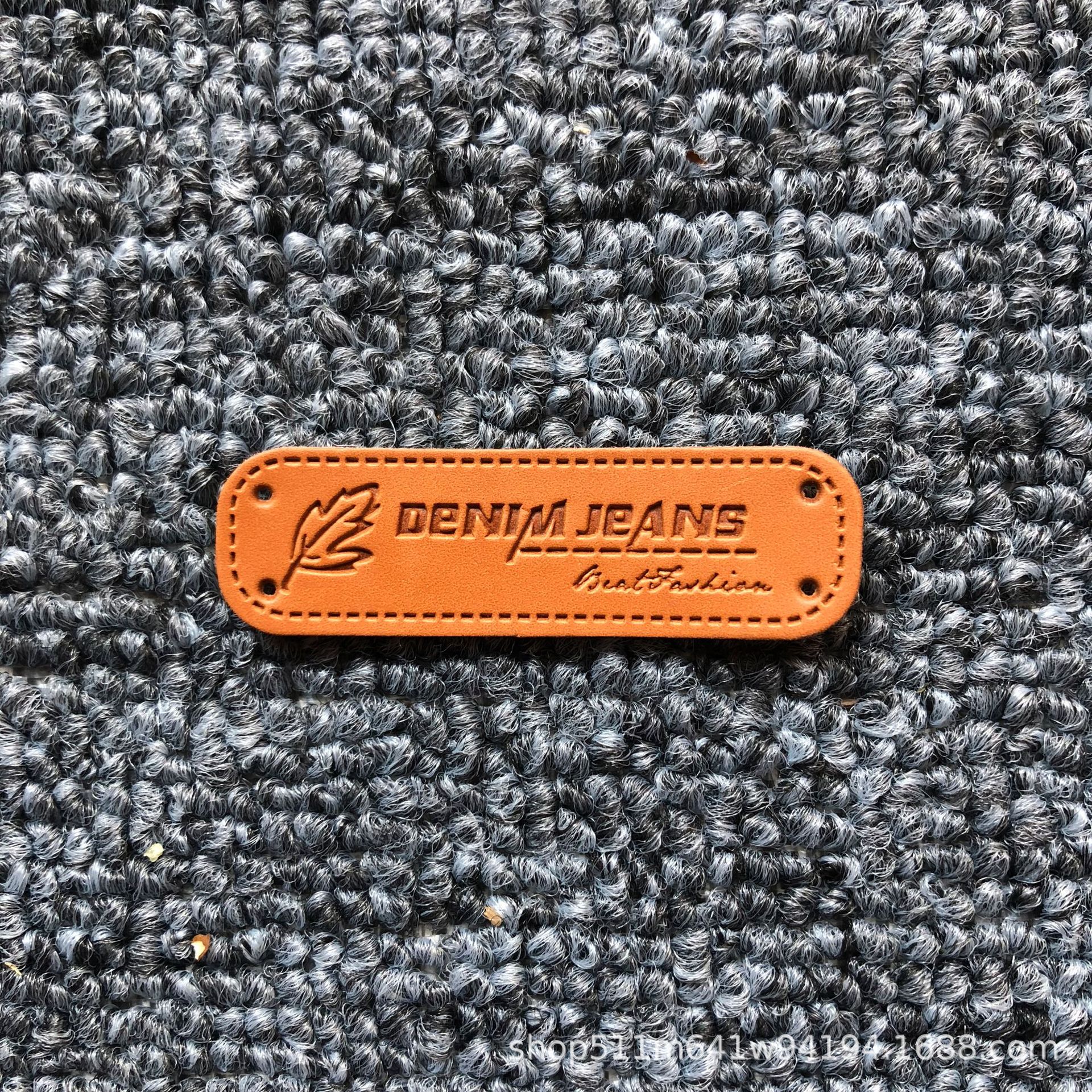 Los fabricantes suministran ropa para hombres y mujeres en stock Logotipo de cuero de PU Logotipo de cuero que hace accesorios de ropa sombrero etiqueta pequeña