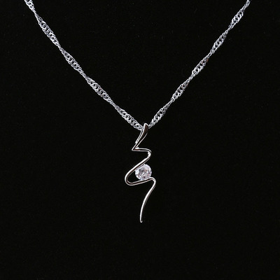Korean version of fresh snake shaped lightning necklace with diamond inlay, fashionable versatile women's geometric_voghion.com