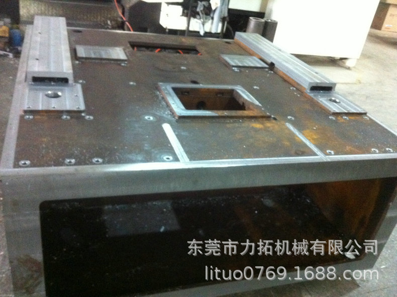 2600111896_295244293 (1)