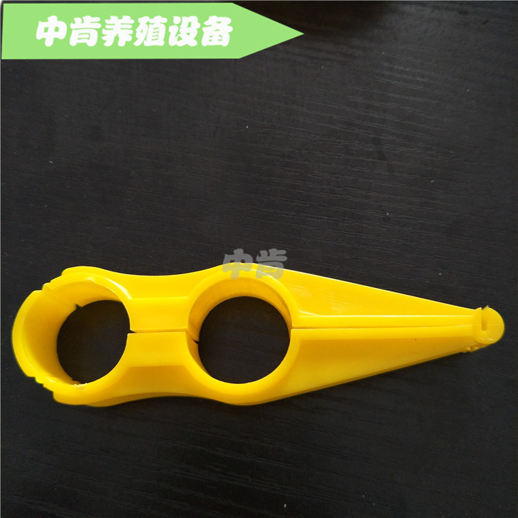 鸡用水线抱卡 鸡用水线管卡 鸡水线管卡  鸡用水线圆管抱卡