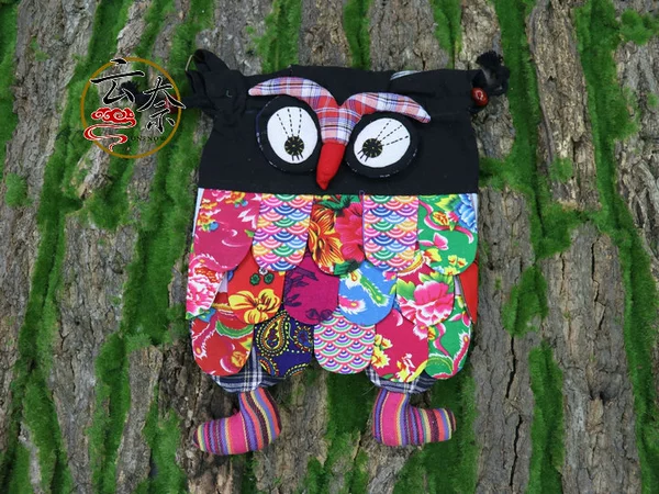 Black shoulder bag