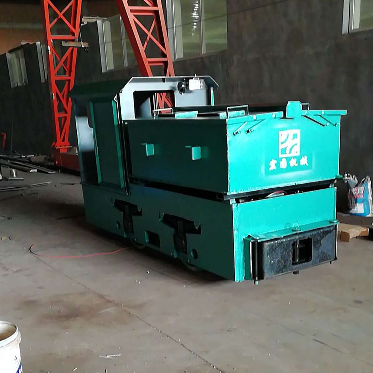 山东曲阜宏图矿山机械厂家 加工矿用5吨蓄电池电机车 防爆电瓶车