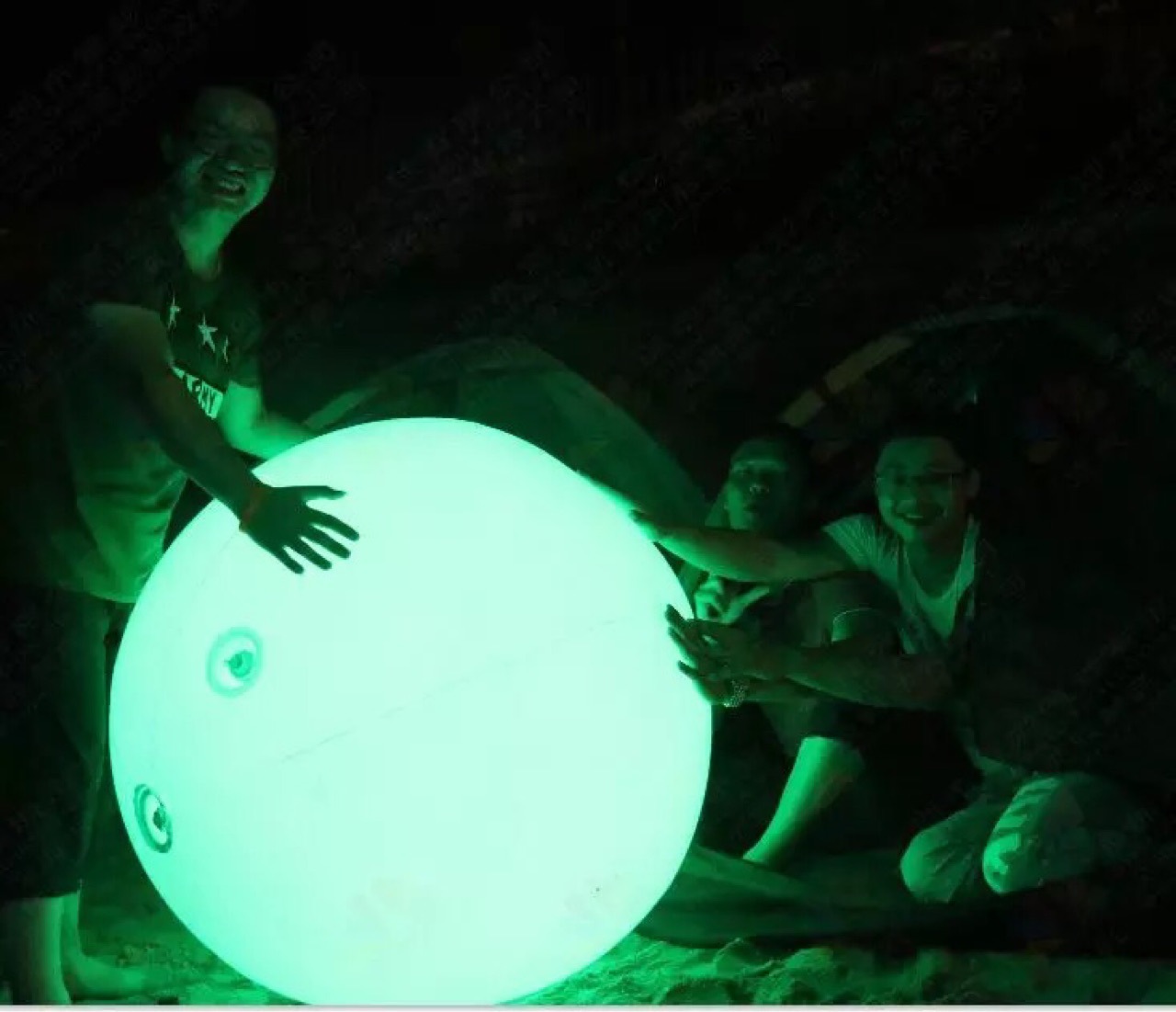 产品名称：背包发光气球 气球材质：PVC 气球类型：圆形 气