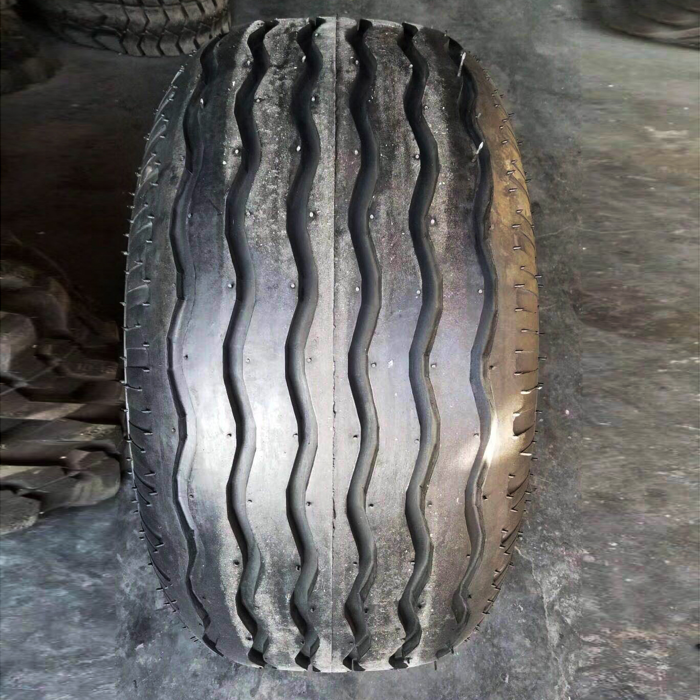 供应 18-20 20-20 22-20 风神  沙漠轮胎耐磨防滑花纹多多