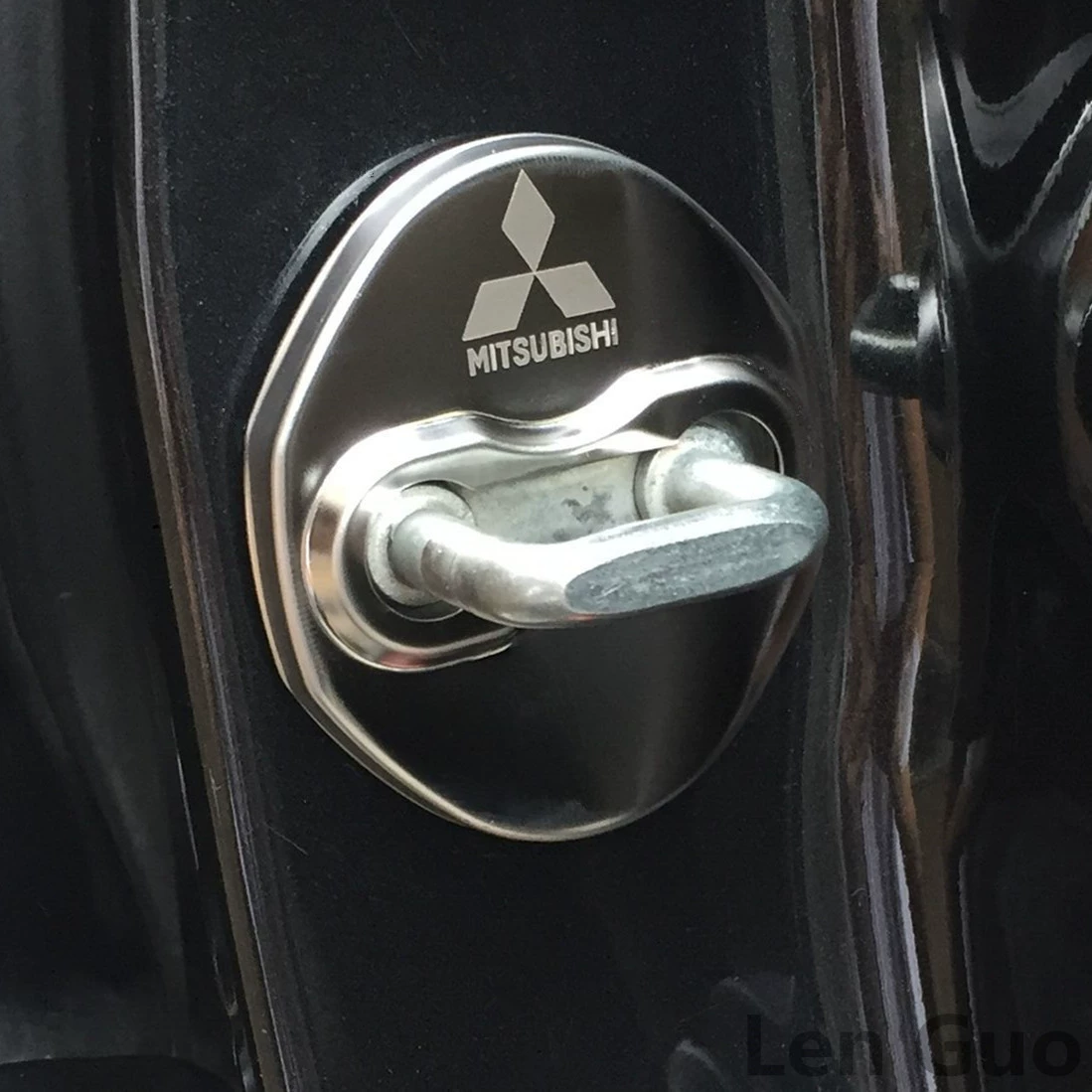 Подходит для крышки дверного замка Mitsubishi ASX Xin Jinxuan, крыла god Lanseo, защитной крышки дверного замка