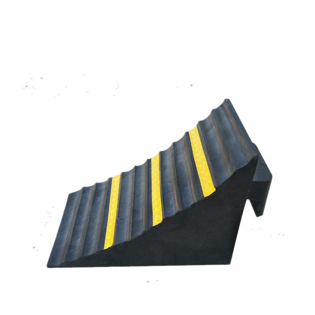 厂家直销橡胶停车定位器 三角木汽车车轮止轮器橡胶防撞块批发