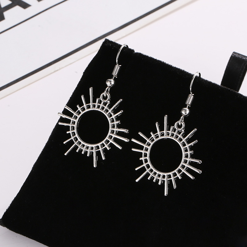 New Earrings Trend Gear Earrings Creative Geometric Alloy Jewelry Sun Earrings Wholesale Nihaojewelry display picture 4