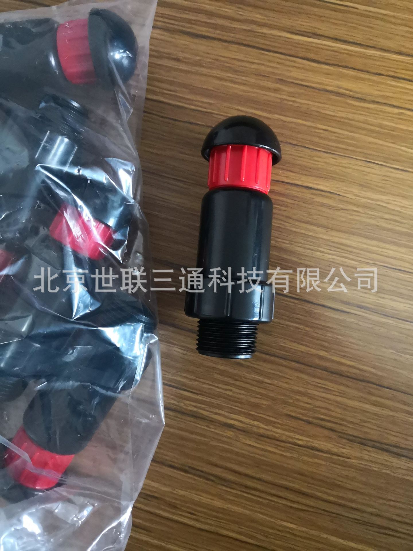 Venta directa de fábrica gran cantidad de válvula de escape agrícola 1 pulgada de riego de plástico negro válvula de entrada y escape de aire de riego