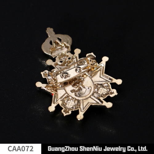CAA072新款流行金属电镀金色皇冠美人头点漆勋章胸针滴油别针批发