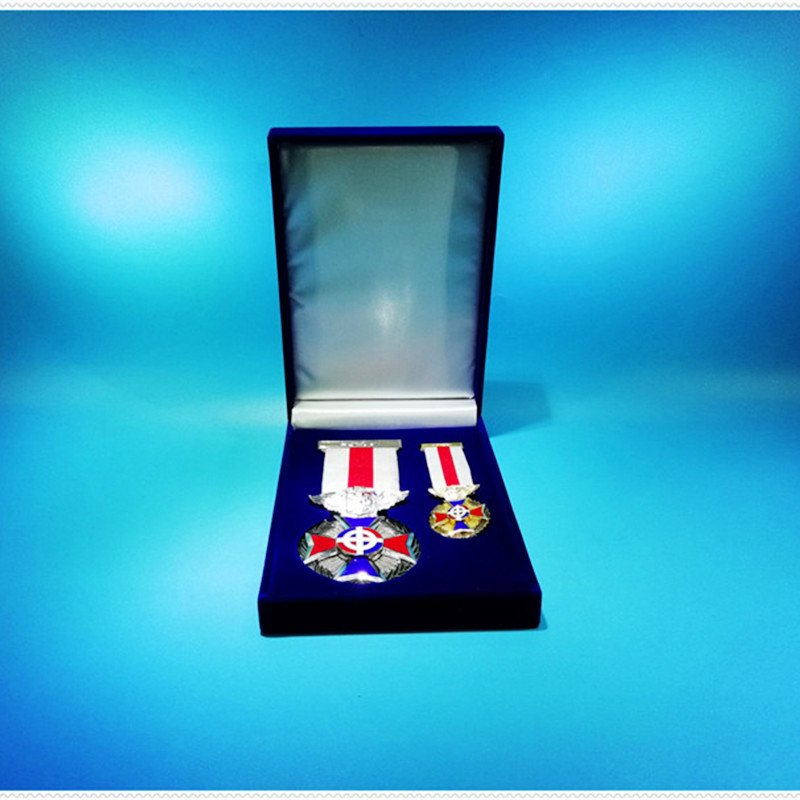 徽章拼图绒盒110*160*35mm集团周年纪念沙龙车标流动奖牌