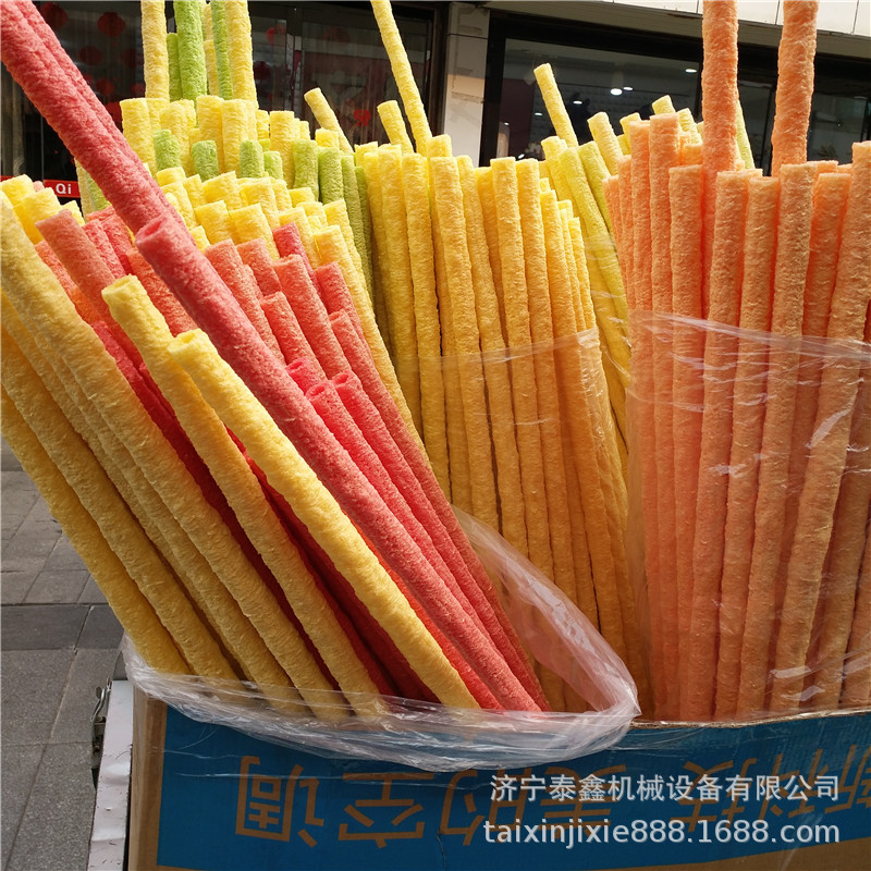 五谷杂粮食品膨化机现场制作 休闲食品加工设备移动膨化机