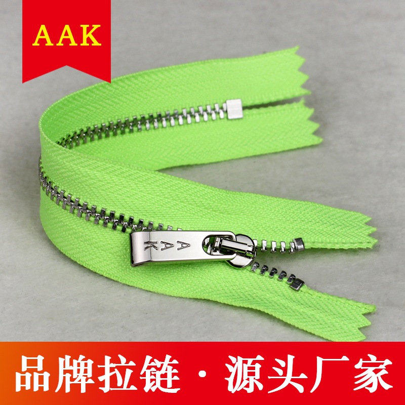 生产销售品牌AAK拉链 3#镀白金闭尾衣服拉链 3号金属定拉链做货