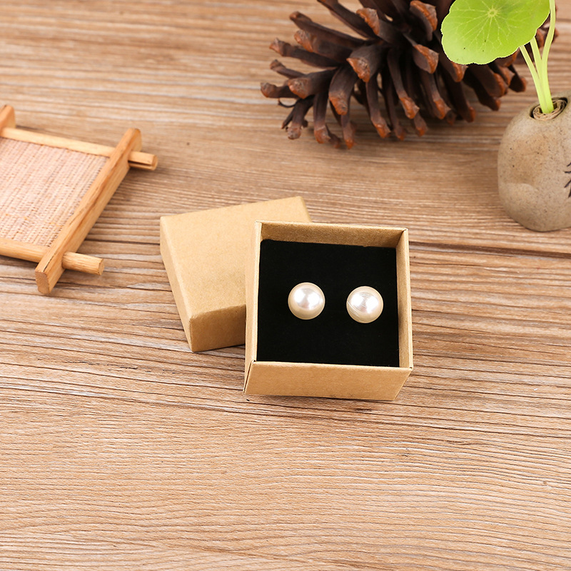 Vintage Style Solid Color Kraft Paper Jewelry Boxes display picture 7