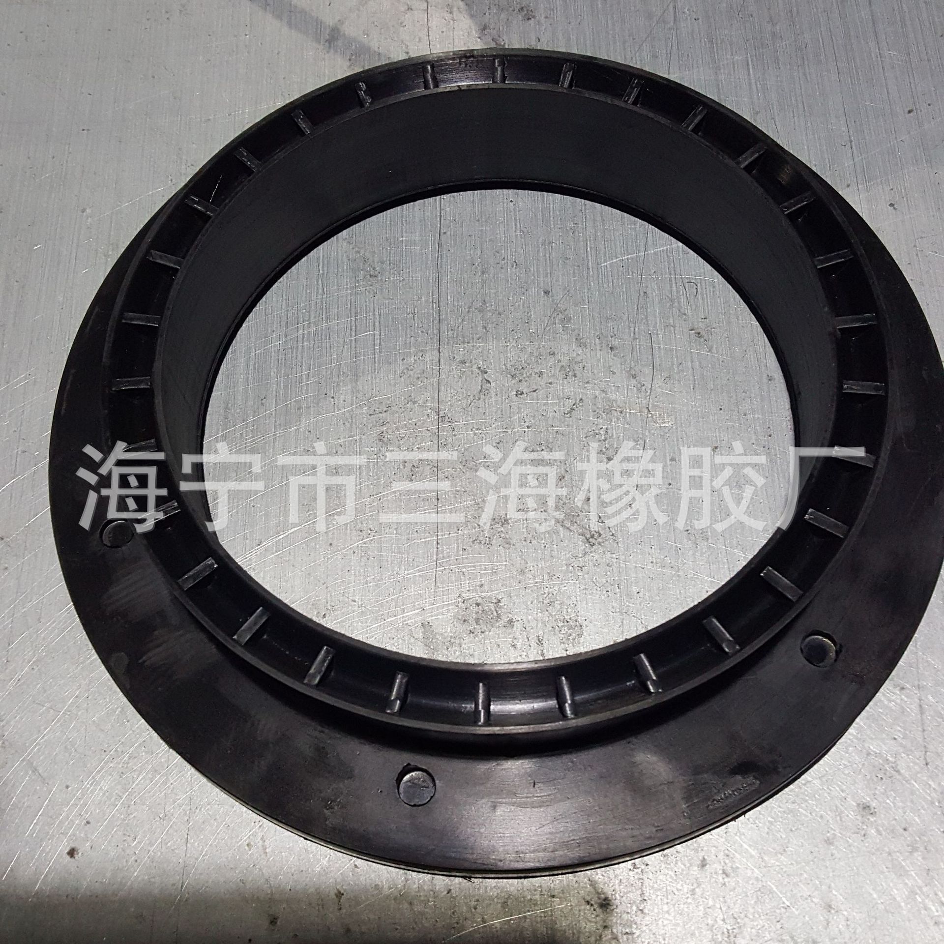 厂家直销 大型金属包胶产品 定制加工大型橡胶制品包铁件