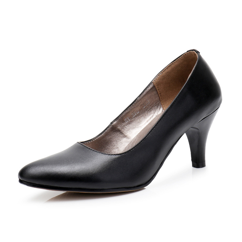 Focusing on working shoes 30 years