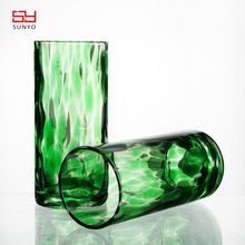 厂家直销无铅钠钙玻璃杯人工吹制绿色料斑点直筒口杯