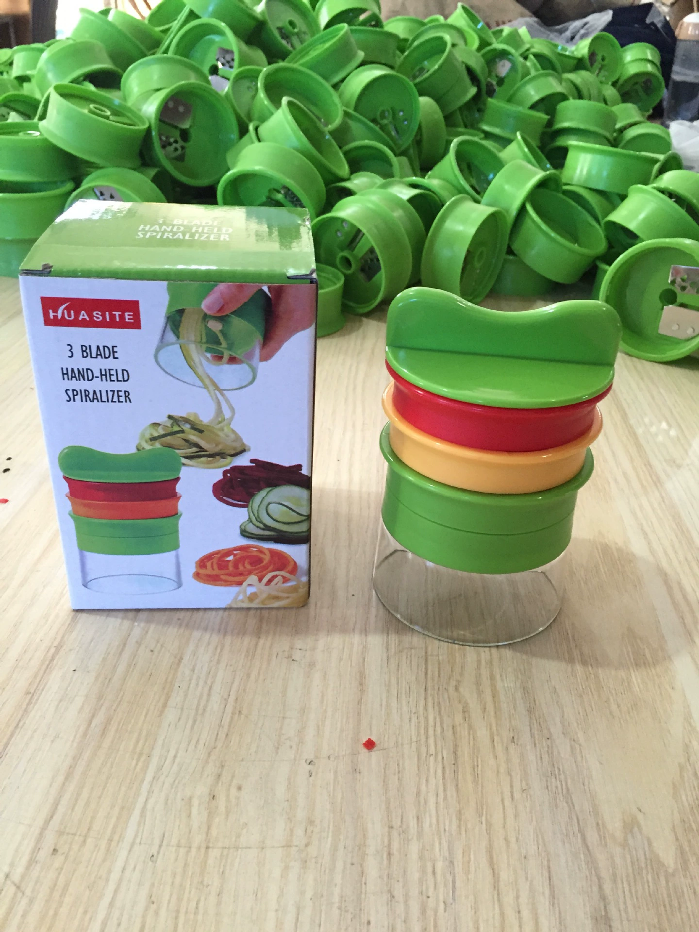 Трансграничная Оптовая Ручная терка для фруктов и овощей, многофункциональная Бесплатная комбинированная спиральная терка из трех частей для овощей