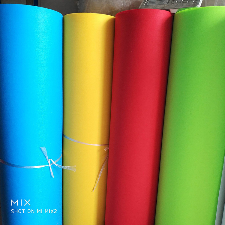 供应彩色背胶毛毡布墙壁装修毛毡垫不织布背景布自粘墙贴墙毯