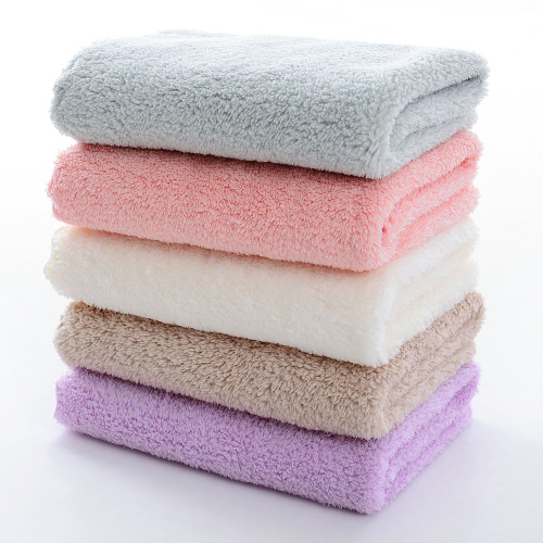 Factory-supplied solid-color, absorbent coral velvet square towels—soft, comfortable makeup-removal and face-wiping cloths available for wholesale.