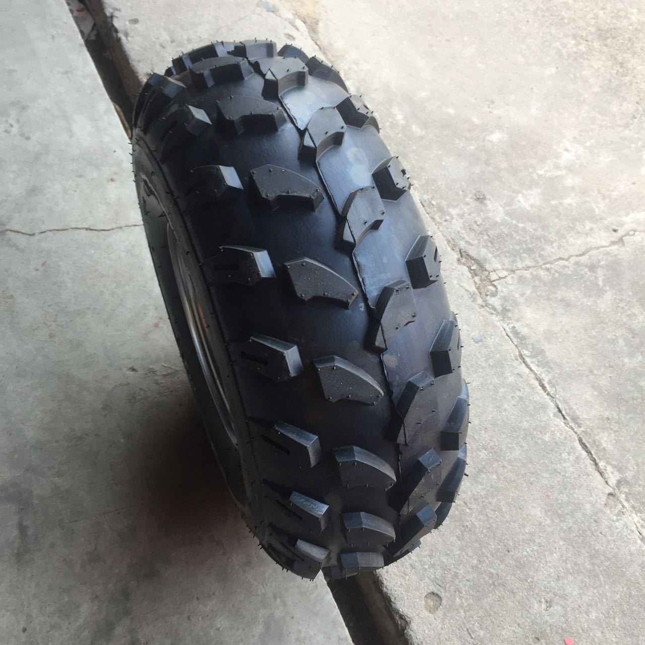 现货销售19x7.00-8 ATV沙滩摩托车轮胎越野花纹轮胎耐磨防滑