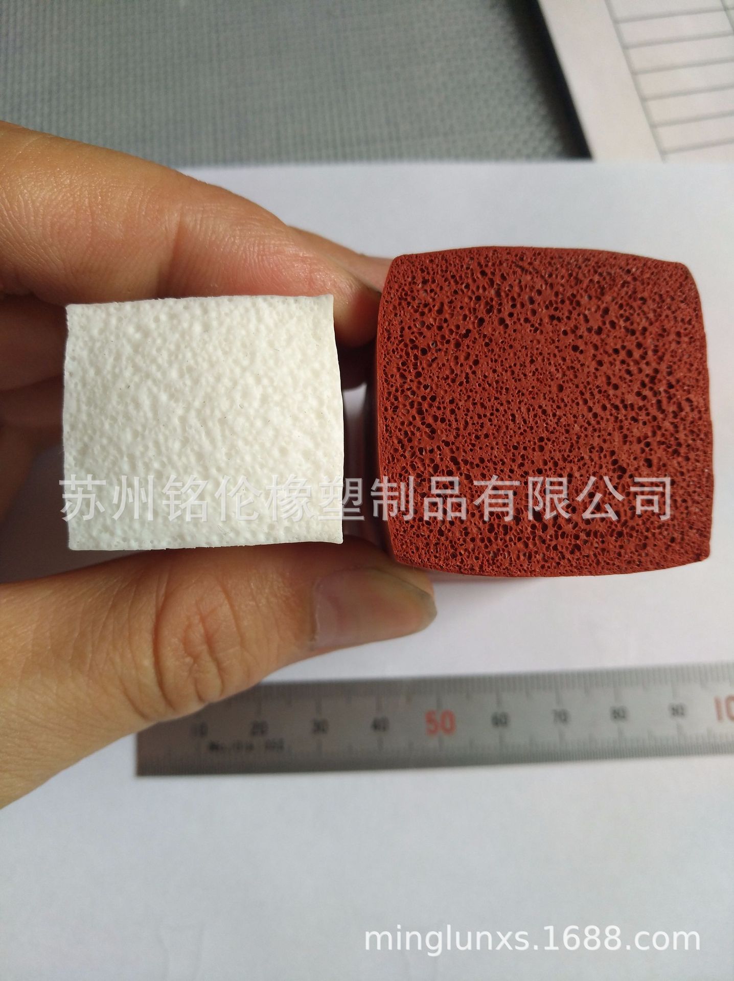 厂家供应阻燃硅胶发泡密封条