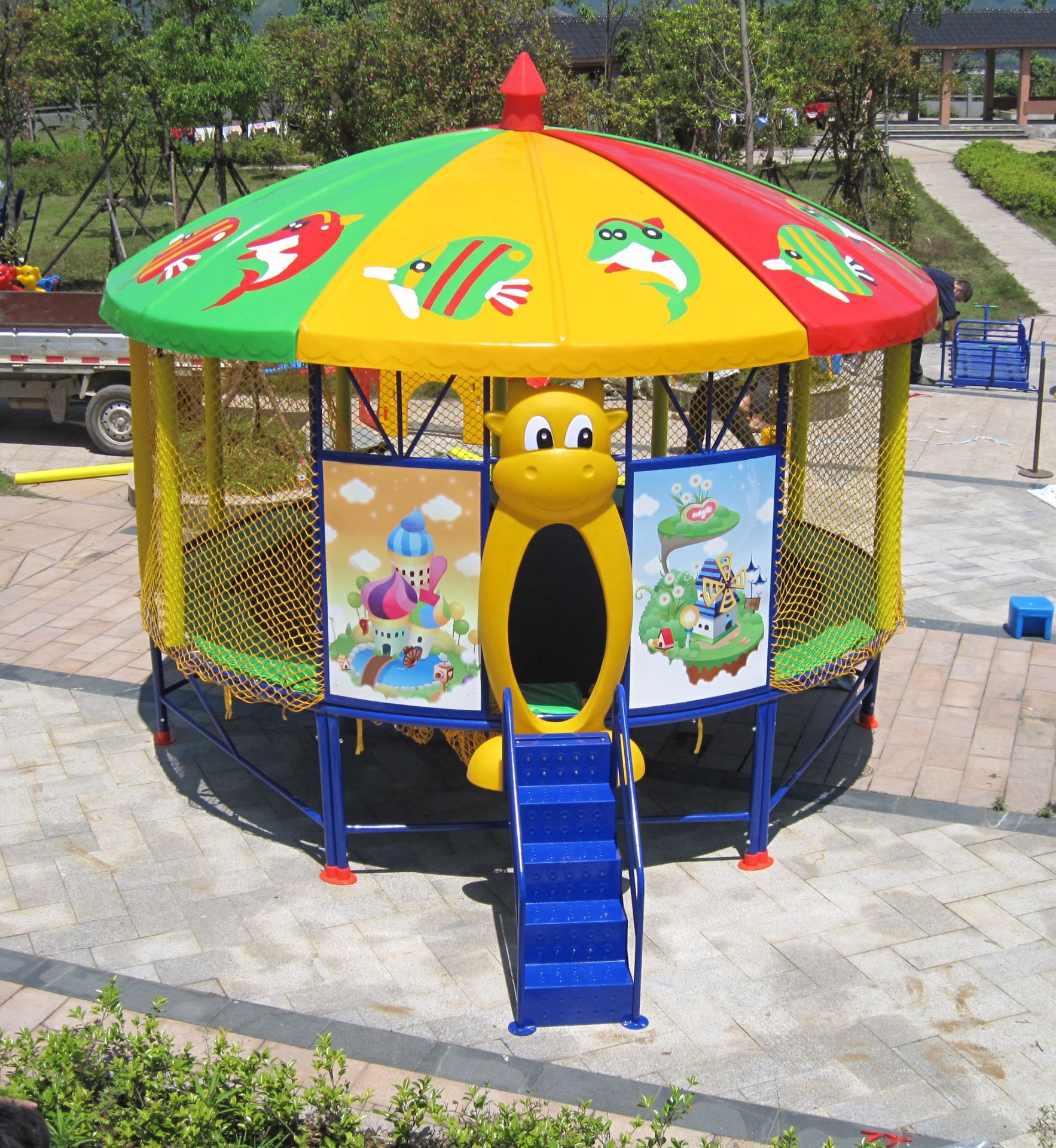 幼兒園蹦床室外兒童遊樂設備遊樂園廣場戶外大型蹦蹦床玻璃鋼頂