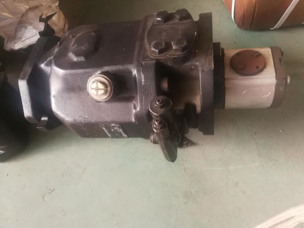 A10VO100DR库存液压泵处理徐工车