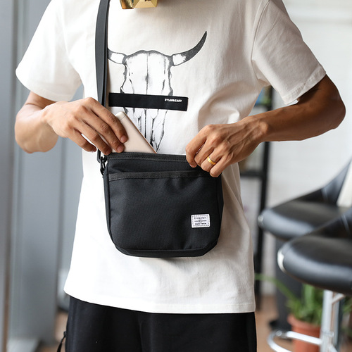 Factory direct sales men's trendy shoulder bag Oxford cloth men's crossbody bag casual messenger bag summer small bag