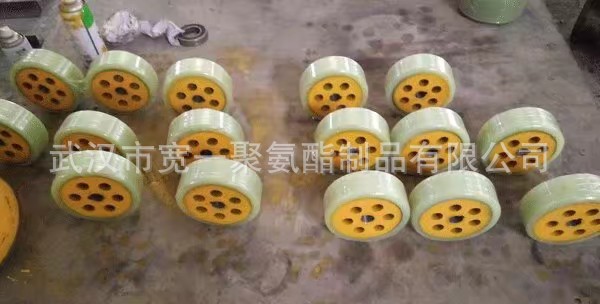载重滚轮聚氨酯橡胶包胶，传动滚轮包胶加工