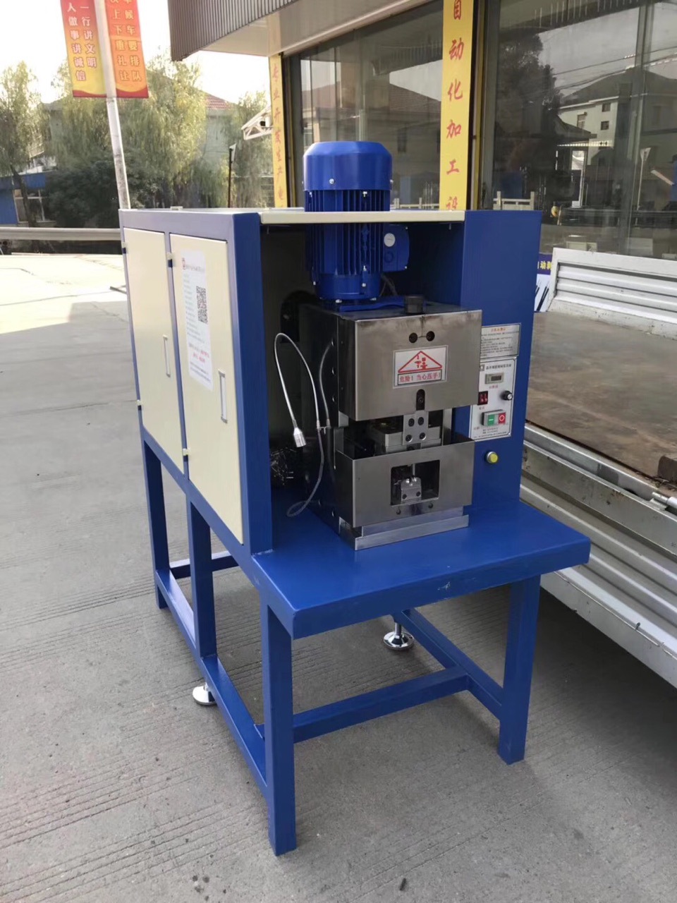 全自动DC焊锡机，led自动焊锡机，自动沾锡端子机，扎线机