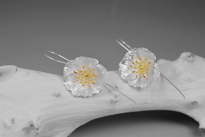 Grazia Jewelry Silvery Nectar Flower Earrings