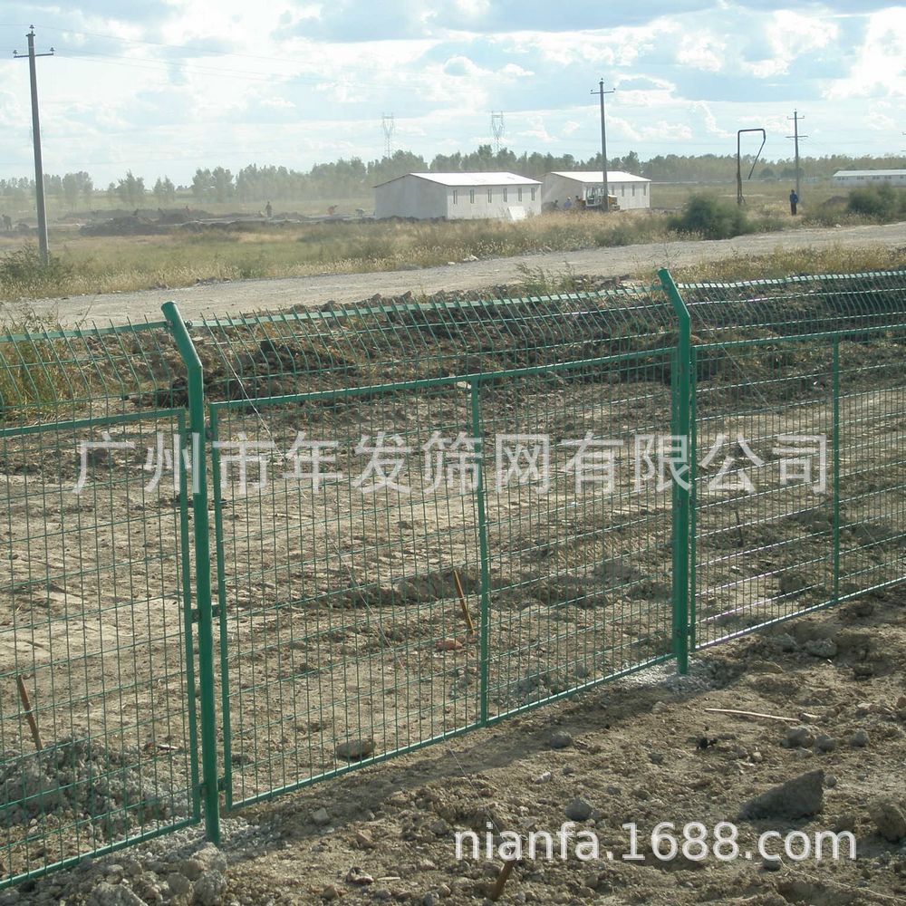 年发墨绿色草绿色pvc护栏网片 道路防护栏筛网厂家热销中