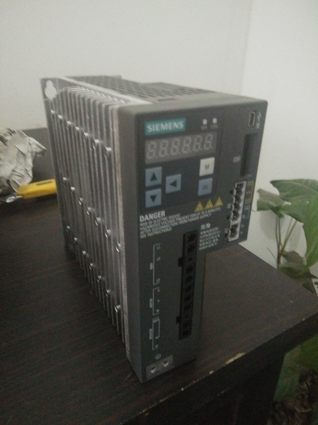 西门子V90伺服驱动器6SL3210-5FE1O-8UAO 6SL32105FE108UA0