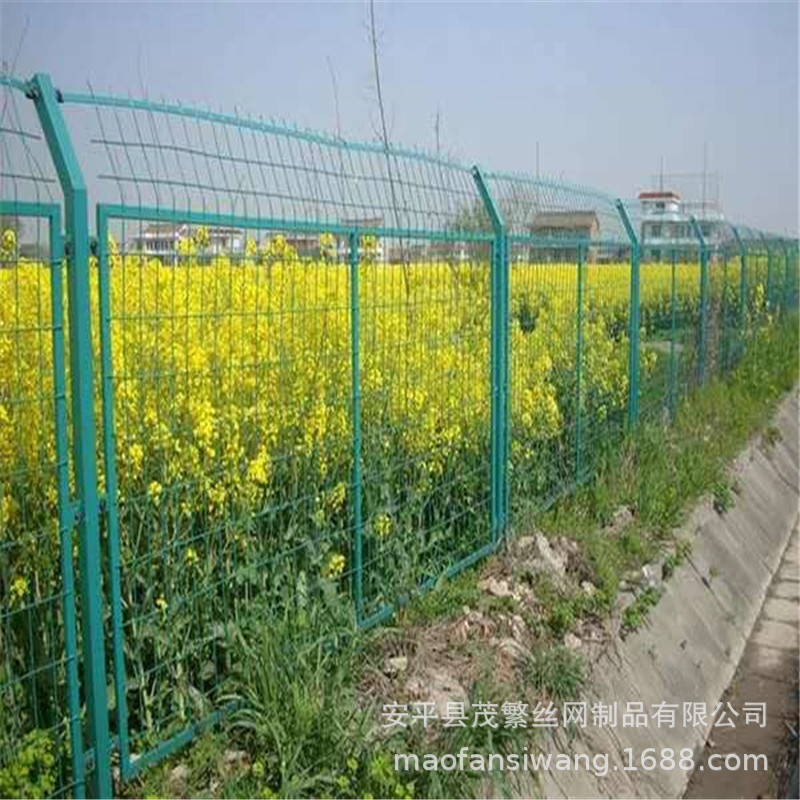 批发 园林绿化防护网 养殖护栏网 光伏圈地钢丝围栏网隔离防护网