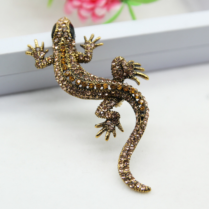 Europeo y americano retro personalizado lagarto Gecko broche pin electrochapado plata antigua animal ramillete collar pin ropa joyería para hombres y mujeres