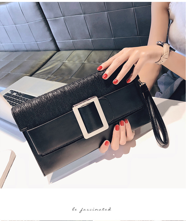 Korean Personality Fashion Messenger Handbag display picture 19