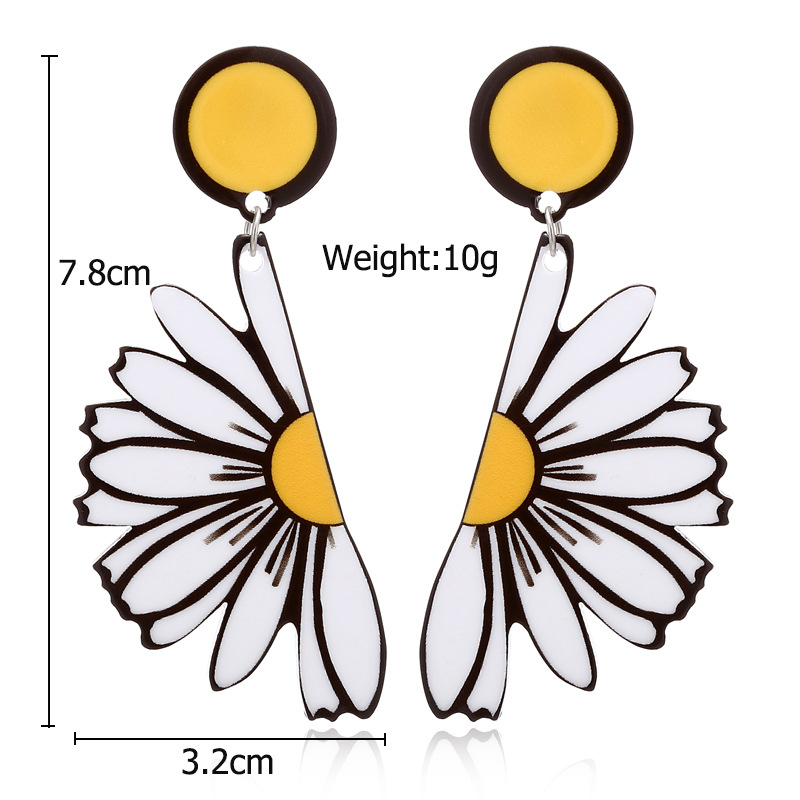 Korean Summer Acrylic Daisy Flower Exaggerated Semicircle Chrysanthemum Alloy Earring display picture 1